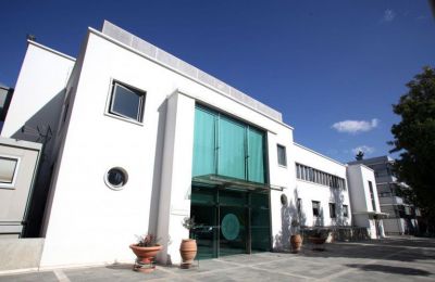 «Περνούν ζωή χαρισάμενη στον λόφο του Προεδρικού και δεν έχουν ιδέα τι αντιμετωπίζουν οι εργαζόμενοι της Κύπρου», σημείωσε ο Γιώργος Κουκουμάς του ΑΚΕΛ