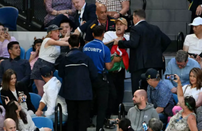Australian Open: Θεατής σήκωσε σημαία της Παλαιστίνης και αναστάτωση στις κερκίδες 