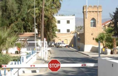 «Περνούν ζωή χαρισάμενη στον λόφο του Προεδρικού και δεν έχουν ιδέα τι αντιμετωπίζουν οι εργαζόμενοι της Κύπρου», σημείωσε ο Γιώργος Κουκουμάς του ΑΚΕΛ