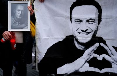 Η σύλληψη του Βασίλι Ντούμπκοφ αναφέρθηκε από την εφημερίδα «Novaya Gazeta Europe» και το ειδησεογραφικό πρακτορείο SOTA