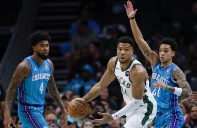 Στα playoffs του NBA οι Χιτ, με «τριαντάρη» Χέρο