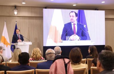 «Περνούν ζωή χαρισάμενη στον λόφο του Προεδρικού και δεν έχουν ιδέα τι αντιμετωπίζουν οι εργαζόμενοι της Κύπρου», σημείωσε ο Γιώργος Κουκουμάς του ΑΚΕΛ