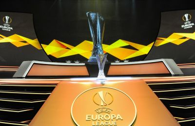 Ο Μουρίνιο έκανε ότι τον... πήρε ο ύπνος σε ερώτηση-μαμούθ!