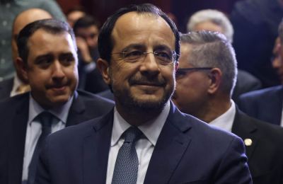 Το καταστατικό της ΕΔΕΚ, σε περίπτωση παραίτησης του Προέδρου του κόμματος, προβλέπει προκήρυξη από την Κεντρική Επιτροπή, εντός 40 ημερών, εκλογών για την ανάδειξη νέου Προέδρου