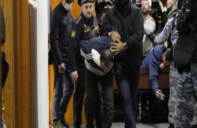 Ένας εκ των τεσσάρων φερόμενων δραστών του μακελειού στα περίχωρα της Μόσχας / Φωτογραφία: AP Photo/Alexander Zemlianichenko