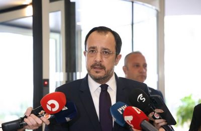 Το καταστατικό της ΕΔΕΚ, σε περίπτωση παραίτησης του Προέδρου του κόμματος, προβλέπει προκήρυξη από την Κεντρική Επιτροπή, εντός 40 ημερών, εκλογών για την ανάδειξη νέου Προέδρου