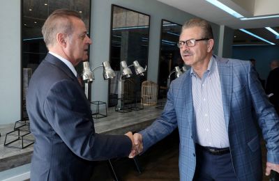 Ελ Αραμπί: Κάποιοι με ραβδιά, άλλοι με... πιστόλια