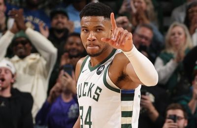 Στα playoffs του NBA οι Χιτ, με «τριαντάρη» Χέρο