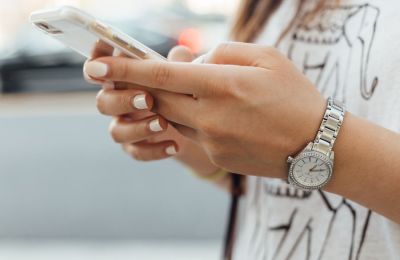 «Πού μπορώ να δειπνήσω με τους φίλους μου απόψε;»