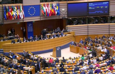 Η Ουάσιγκτον και το Πεκίνο ανταλλάσσουν χτυπήματα με δασμούς