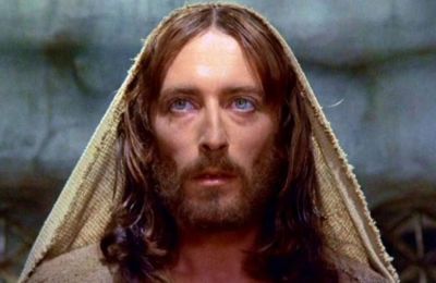 Ρόμπερτ Πάουελ: Δείτε πώς είναι σήμερα ο εμβληματικός ηθοποιός που ενσάρκωσε τον «Ιησού από τη Ναζαρέτ»