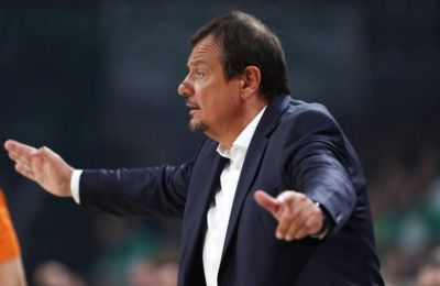 Βεζένκοφ: «Αν παίξουμε όπως στο δεύτερο, θα έχουμε πρόβλημα»