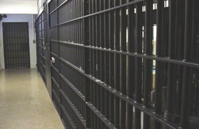 Στηρίζουν την οικογένεια του 17χρονου που ξεψύχησε σε αυλή σχολείου