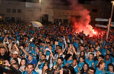 Ξέφρενα πανηγύρια στο «Στέλιος Κυριακίδης»! (pics)