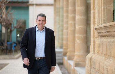 «Περνούν ζωή χαρισάμενη στον λόφο του Προεδρικού και δεν έχουν ιδέα τι αντιμετωπίζουν οι εργαζόμενοι της Κύπρου», σημείωσε ο Γιώργος Κουκουμάς του ΑΚΕΛ