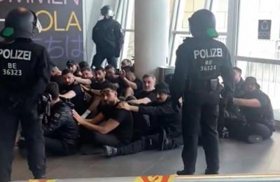Οι συλληφθέντες οπαδοί της Φενέρ περικυκλωμένοι από την αστυνομία! (vid)