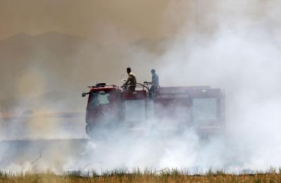 Πυρκαγιά στη Μουτταγιάκα - Στη μάχη και εναέρια μέσα 