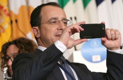 «Περνούν ζωή χαρισάμενη στον λόφο του Προεδρικού και δεν έχουν ιδέα τι αντιμετωπίζουν οι εργαζόμενοι της Κύπρου», σημείωσε ο Γιώργος Κουκουμάς του ΑΚΕΛ