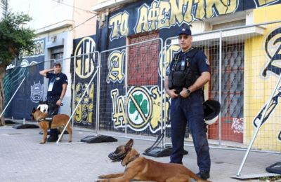 Η αστυνομία έχει επιστρατεύσει μέχρι και εκπαιδευμένα σκυλιά 