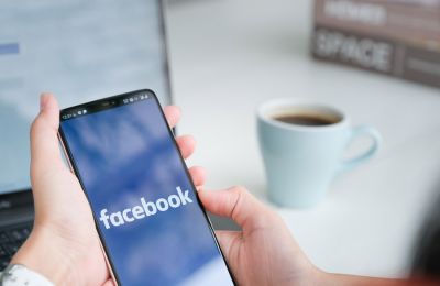 «Πού μπορώ να δειπνήσω με τους φίλους μου απόψε;»