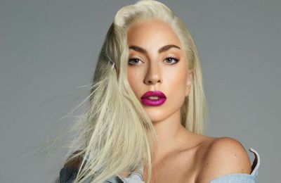 H Lady Gaga απαντά στις φήμες πως είναι έγκυος