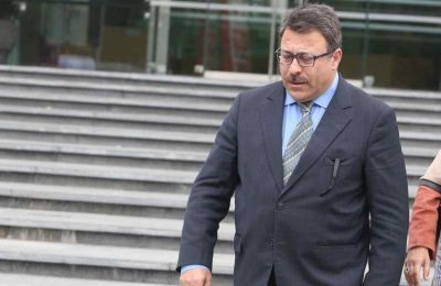 Το καταστατικό της ΕΔΕΚ, σε περίπτωση παραίτησης του Προέδρου του κόμματος, προβλέπει προκήρυξη από την Κεντρική Επιτροπή, εντός 40 ημερών, εκλογών για την ανάδειξη νέου Προέδρου