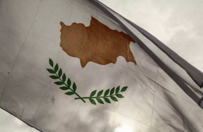 «Περνούν ζωή χαρισάμενη στον λόφο του Προεδρικού και δεν έχουν ιδέα τι αντιμετωπίζουν οι εργαζόμενοι της Κύπρου», σημείωσε ο Γιώργος Κουκουμάς του ΑΚΕΛ