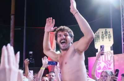 «Άσε που με λένε 80, σε εφτά χρόνια θα είμαι 80. Τους ενημερώνω, λοιπόν, ότι σε εφτά χρόνια θα είμαι 80», είπε ο Γιώργος Παπαδάκης.