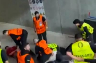 Άνθρωποι της ασφάλειας χτυπούν αλύπητα οπαδούς (vid)