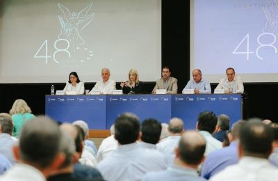 «Περνούν ζωή χαρισάμενη στον λόφο του Προεδρικού και δεν έχουν ιδέα τι αντιμετωπίζουν οι εργαζόμενοι της Κύπρου», σημείωσε ο Γιώργος Κουκουμάς του ΑΚΕΛ