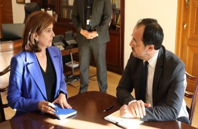 «Περνούν ζωή χαρισάμενη στον λόφο του Προεδρικού και δεν έχουν ιδέα τι αντιμετωπίζουν οι εργαζόμενοι της Κύπρου», σημείωσε ο Γιώργος Κουκουμάς του ΑΚΕΛ