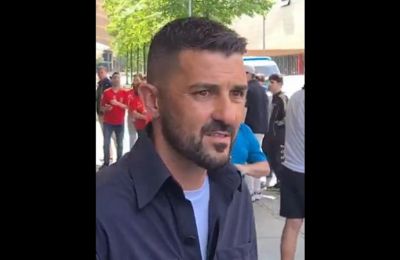 Ο Νταβίντ Βίγια επισκέφθηκε την αποστολή της Ισπανίας στο ξενοδοχείο
