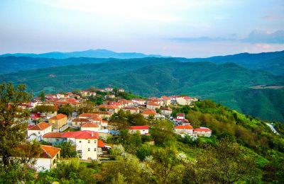 Τα σπίτια προς πώληση αυξάνονται στο κατεχόμενο Τρίκωμο, γράφει η «Γενί Μπακίς»