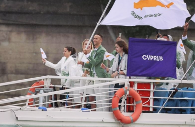 Ολυμπιονίκης δουλεύει στο εστιατόριο των γονιών της λίγες μέρες μετά τους Ολυμπιακούς Αγώνες!