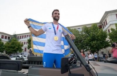 Ολυμπιονίκης δουλεύει στο εστιατόριο των γονιών της λίγες μέρες μετά τους Ολυμπιακούς Αγώνες!