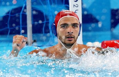 Ολυμπιονίκης δουλεύει στο εστιατόριο των γονιών της λίγες μέρες μετά τους Ολυμπιακούς Αγώνες!