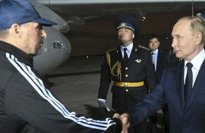 Τρομακτικό ατύχημα σε αγώνα με ταχύπλοα - Σκάφος εκτοξεύτηκε στον αέρα