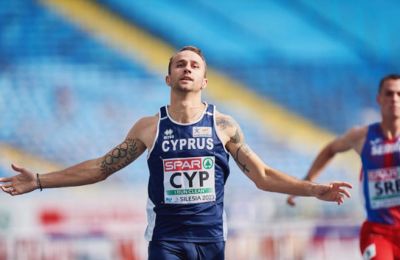 Ολυμπιονίκης δουλεύει στο εστιατόριο των γονιών της λίγες μέρες μετά τους Ολυμπιακούς Αγώνες!
