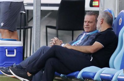 Ελ Αραμπί: Κάποιοι με ραβδιά, άλλοι με... πιστόλια