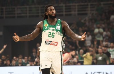 Στα playoffs του NBA οι Χιτ, με «τριαντάρη» Χέρο