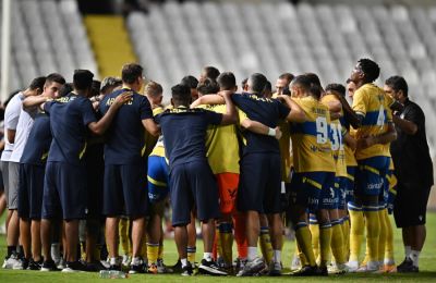 Ελ Αραμπί: Κάποιοι με ραβδιά, άλλοι με... πιστόλια
