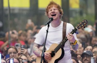 Στις Βάσεις στην Δεκέλεια βρέθηκε ο Ed Sheeran