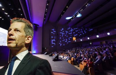 «Πού μπορώ να δειπνήσω με τους φίλους μου απόψε;»