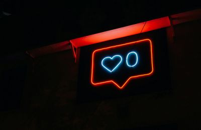 Οι επιστήμονες ανακάλυψαν ότι οι άνθρωποι γερνούν αισθητά σε 2 φάσεις