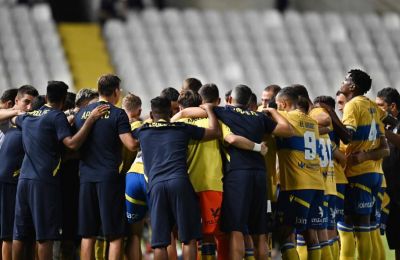 Ελ Αραμπί: Κάποιοι με ραβδιά, άλλοι με... πιστόλια