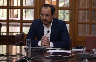 Τα απελπιστικά ποσοστά των δημοσκοπήσεων προκαλούν αναταραχή στη γαλάζια πολυκατοικία...