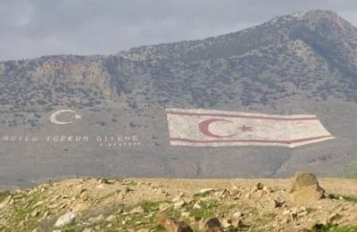 Πάει κατεχόμενα ο Ερντογάν για την μαντήλα 