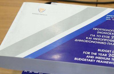 «Περνούν ζωή χαρισάμενη στον λόφο του Προεδρικού και δεν έχουν ιδέα τι αντιμετωπίζουν οι εργαζόμενοι της Κύπρου», σημείωσε ο Γιώργος Κουκουμάς του ΑΚΕΛ