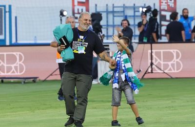 Ανόρθωση: Πιάνει δουλειά ο Απόστολος, βοηθός του ο Χάρης Ιωάννου! 