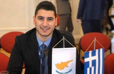 Το καταστατικό της ΕΔΕΚ, σε περίπτωση παραίτησης του Προέδρου του κόμματος, προβλέπει προκήρυξη από την Κεντρική Επιτροπή, εντός 40 ημερών, εκλογών για την ανάδειξη νέου Προέδρου